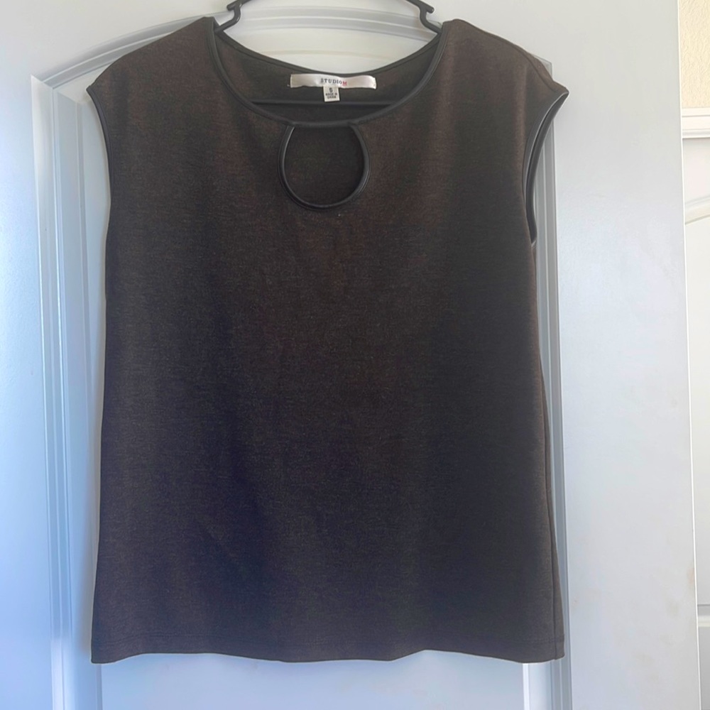 Brown short sleeve top